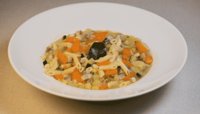 sopa-de-legumes-com-macarrão